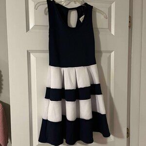 NWT DGNY Dress Size Small
